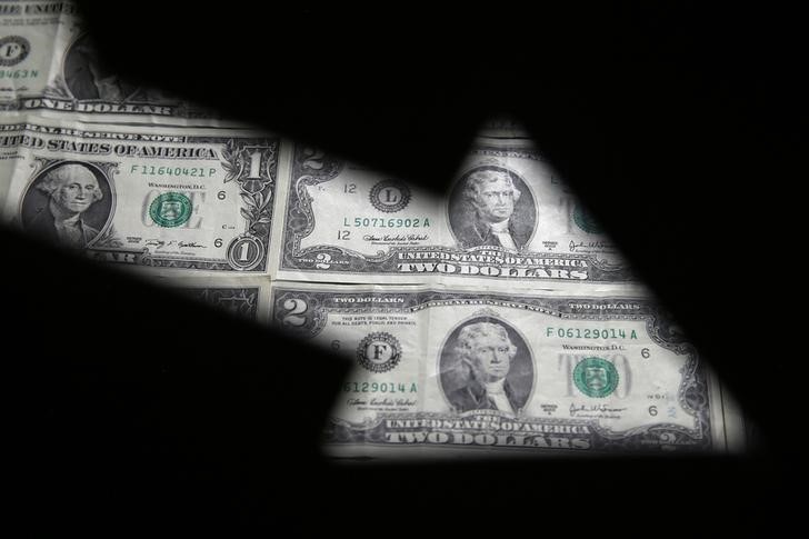 Dollar Stabilizes After Dovish Powell Testimony