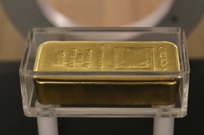 Gold Down, Near One-Week Low Over Strengthening Dollar, Increasing Risk Appetite