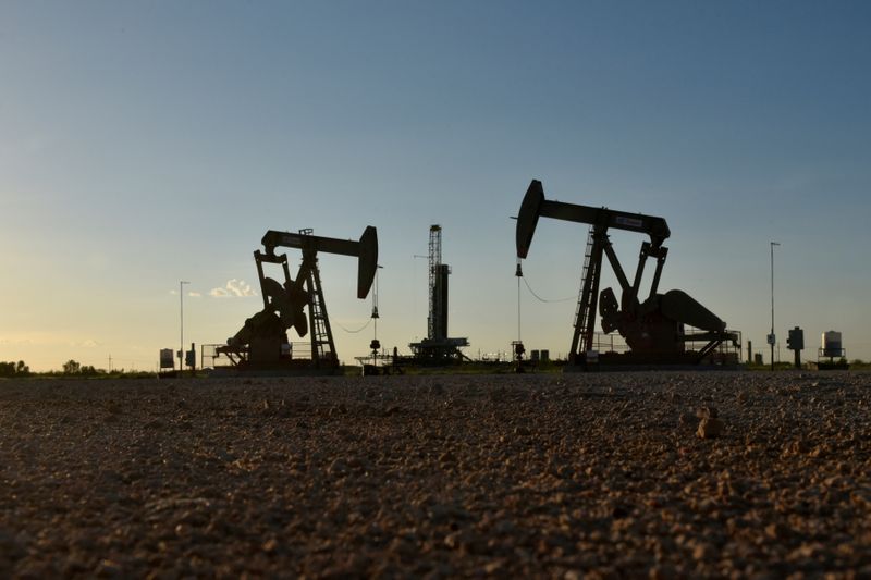 U.S. drillers add most oil rigs in a week since April - Baker Hughes