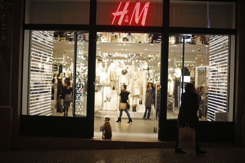 Chứng khoán Châu Âu thấp hơn; Dữ liệu Trung Quốc và doanh số bán hàng đáng thất vọng của H&M