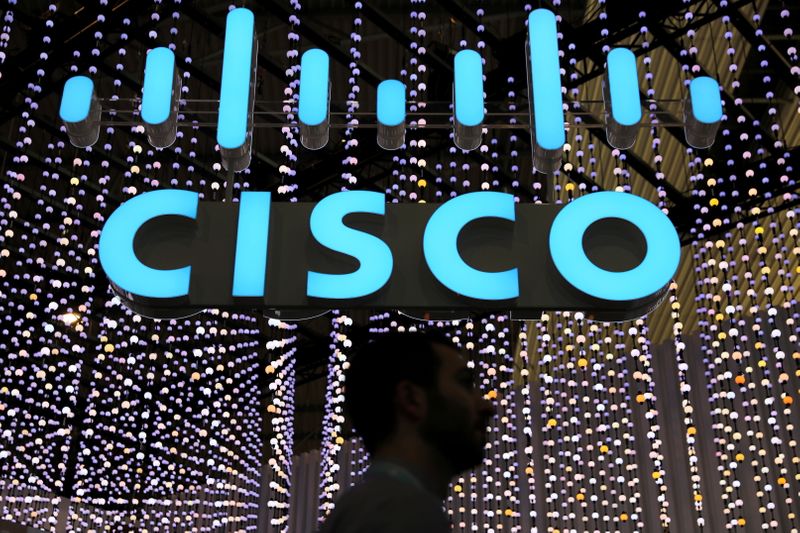 Cisco forecasts growth from software shift, but chip prices pressure profits