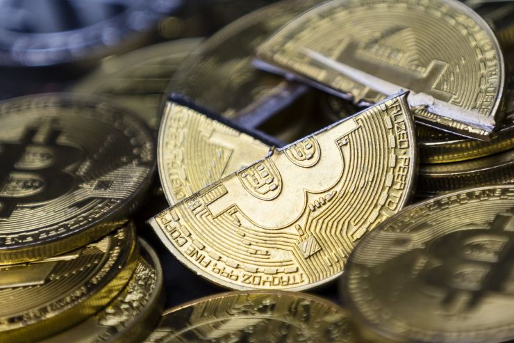 Bitcoin vung vang tren moc 8.000 USD hinh anh 1