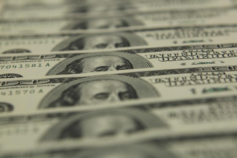 Dollar Edges Lower; Nonfarm Payrolls Key This Week