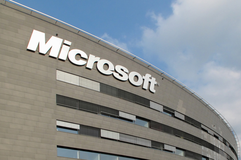 CEO của Microsoft bán một nửa số cổ phiếu của mình
