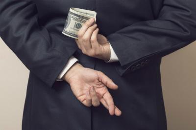 Giá cổ phiếu “chập chững” leo dốc, anh trai Thành viên Ban Kiểm soát ROS tranh thủ lướt sóng
