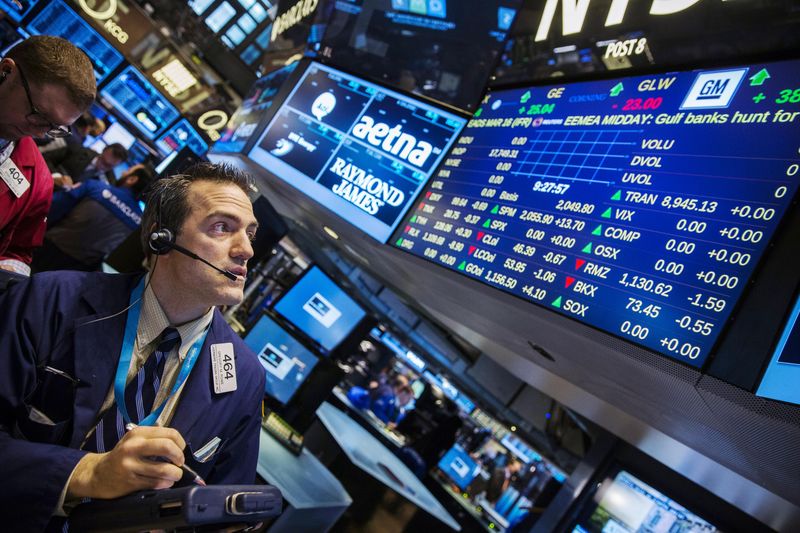 S&P500 và Dow ở mức cao kỷ lục, cổ phiếu chăm sóc sức khỏe tăng mạnh