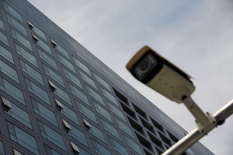 China tightens screws on major money market funds