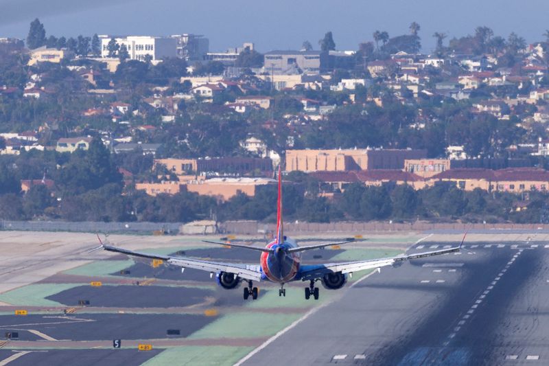 Exclusive-Major U.S. airline CEOs warn 5G could ground some planes, wreak havoc