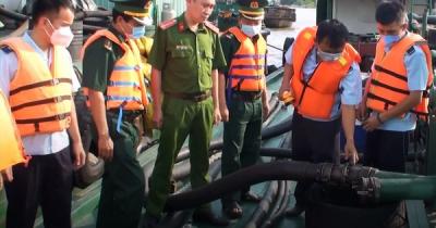 Bộ Công an bắt 200 tấn dầu lậu trên sông Sài Gòn