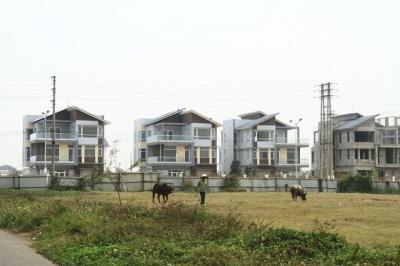 Thuế tài sản với nhà ở: Đã khó lại thêm chi phí, giá đắt đánh thêm thuế